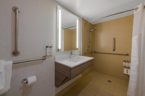 holiday inn express hampton coliseum central by ihg