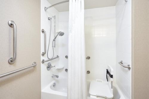 holiday inn express hampton coliseum central by ihg