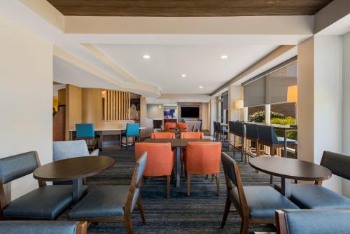 holiday inn express hampton coliseum central by ihg