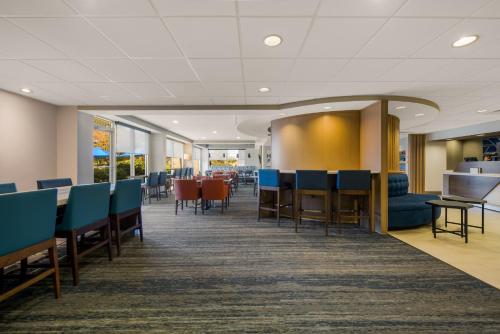 holiday inn express hampton coliseum central by ihg