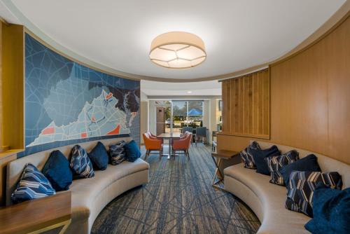 holiday inn express hampton coliseum central by ihg