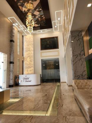 hotel b p emerald