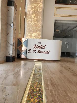 hotel b p emerald