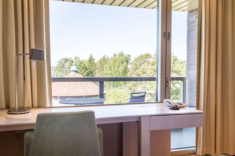 hilton helsinki kalastajatorppa