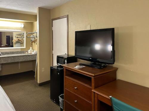 motel 6 ada ok