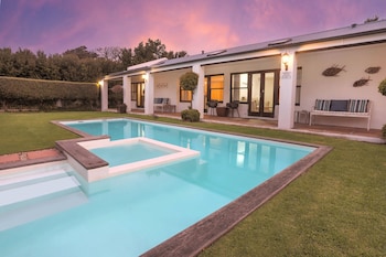 sixteen guest house on main