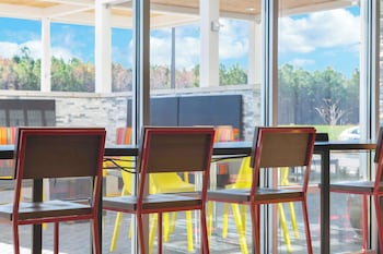 home2 suites by hilton savannah i95 north