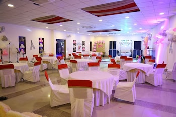 Nv Palace,,2 star