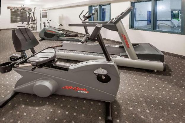 super 8 by wyndham high river ab