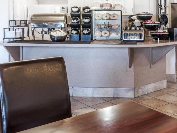 super 8 by wyndham high river ab