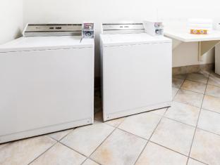 super 8 by wyndham high river ab