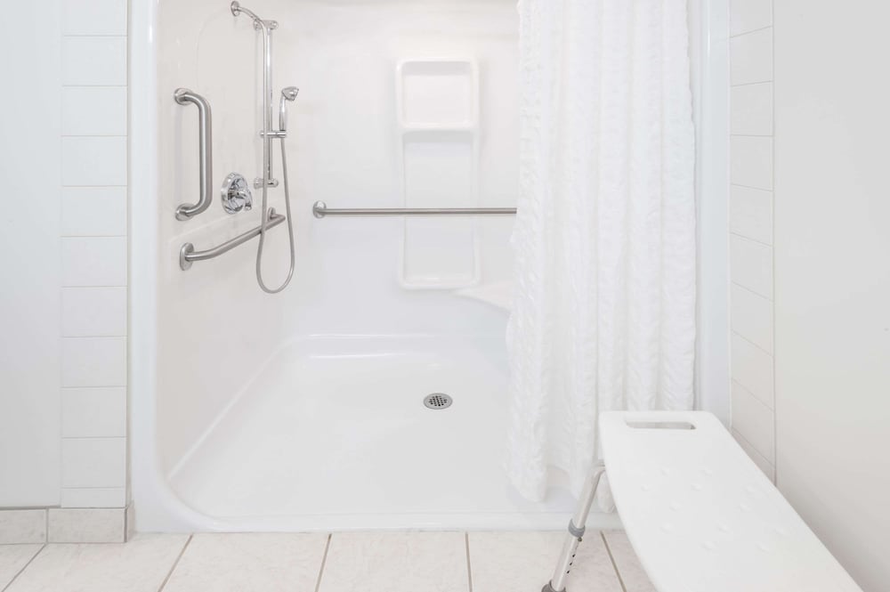 super 8 by wyndham high river ab