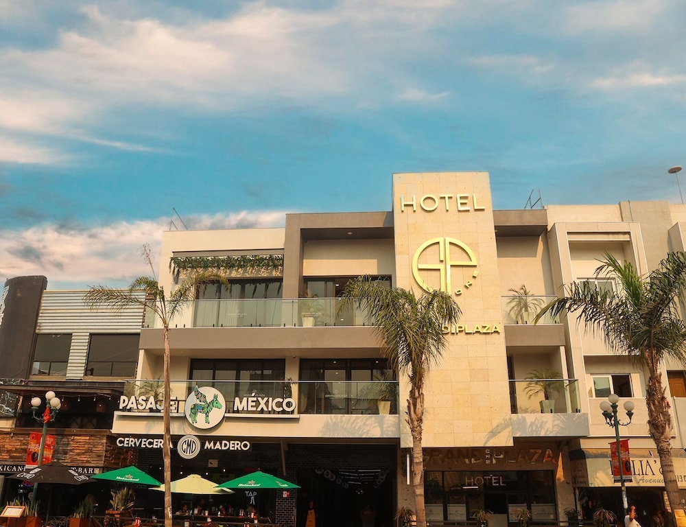 hotel grand one plaza