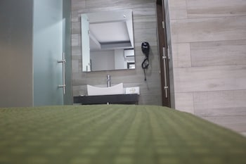 hotel grand one plaza