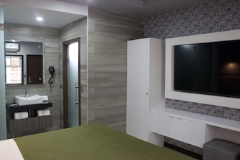 hotel grand one plaza