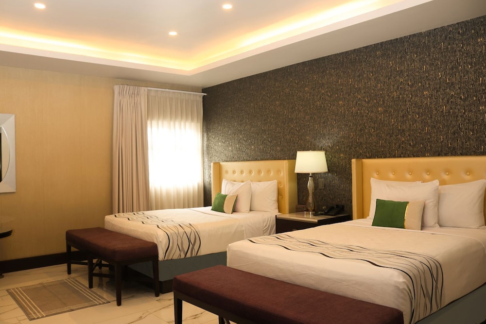 hotel grand one plaza