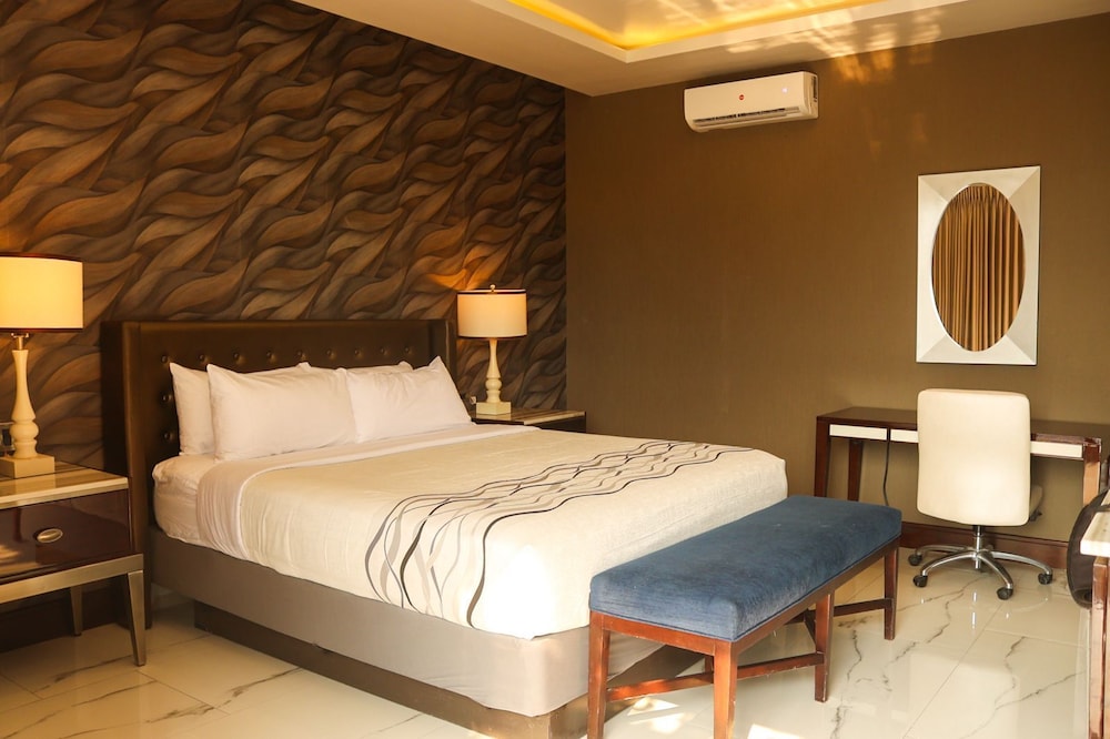 hotel grand one plaza