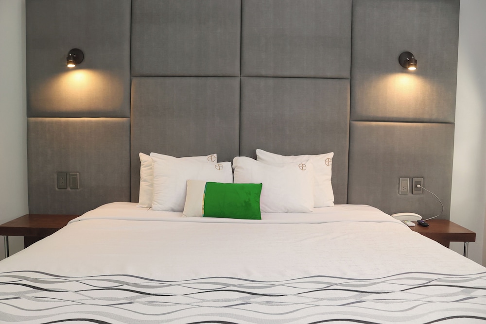 hotel grand one plaza