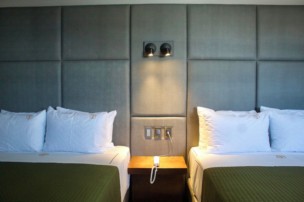 hotel grand one plaza