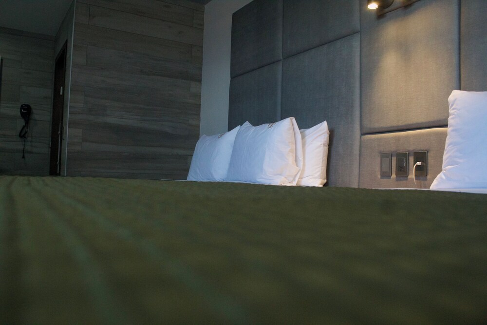 hotel grand one plaza