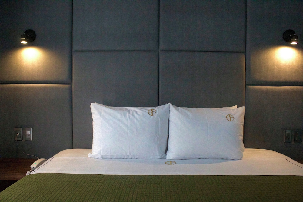 hotel grand one plaza