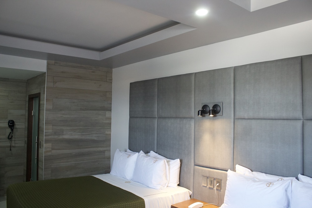 hotel grand one plaza