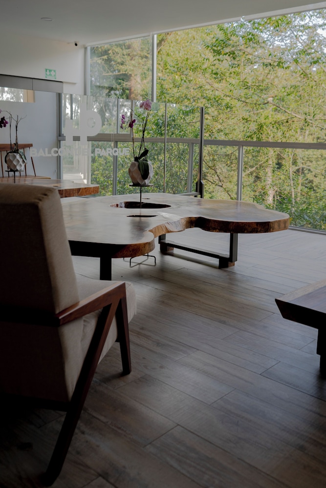 hotel balcon del parque