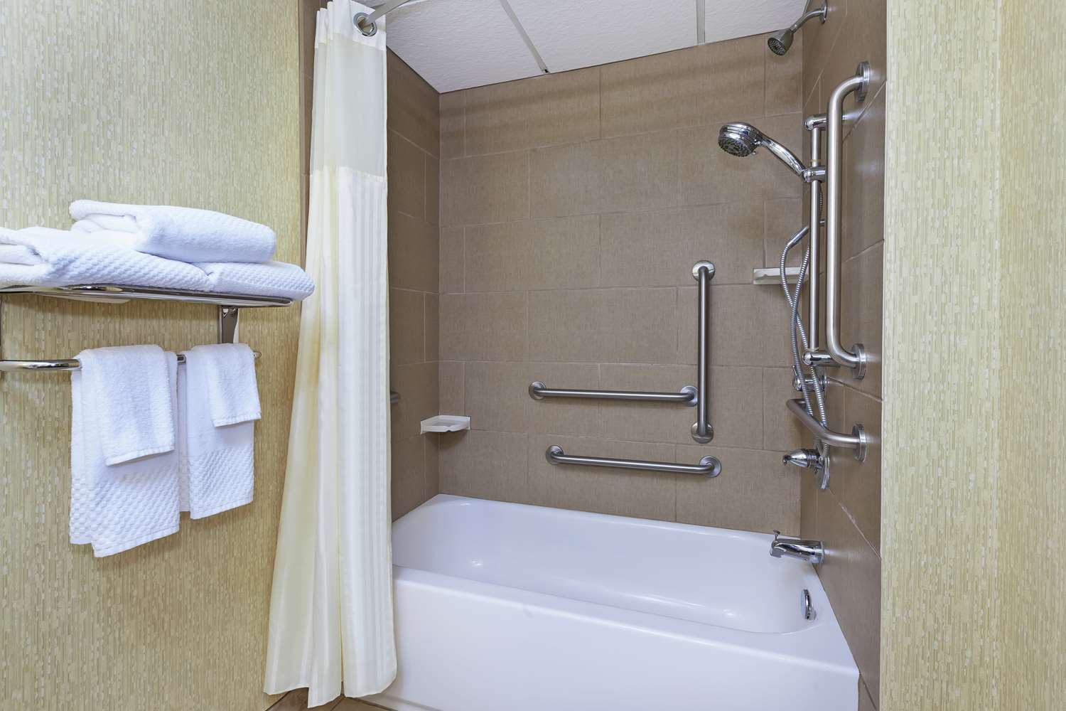 doubletree by hilton holland
