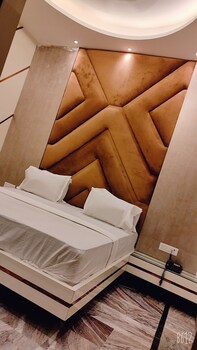 shraddha hotel