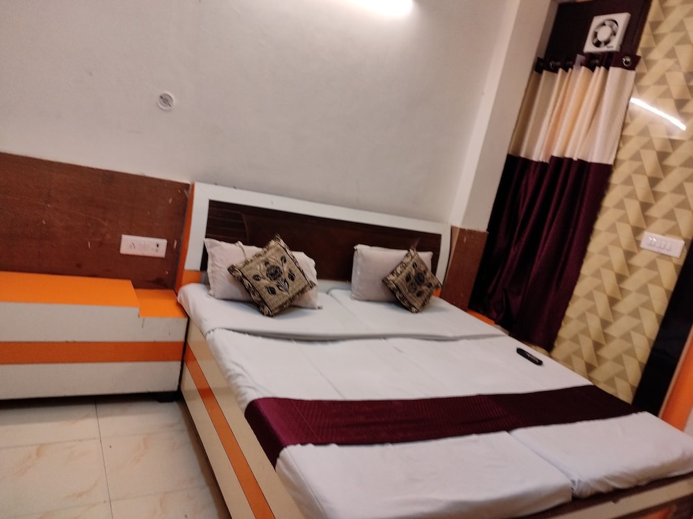 shraddha hotel