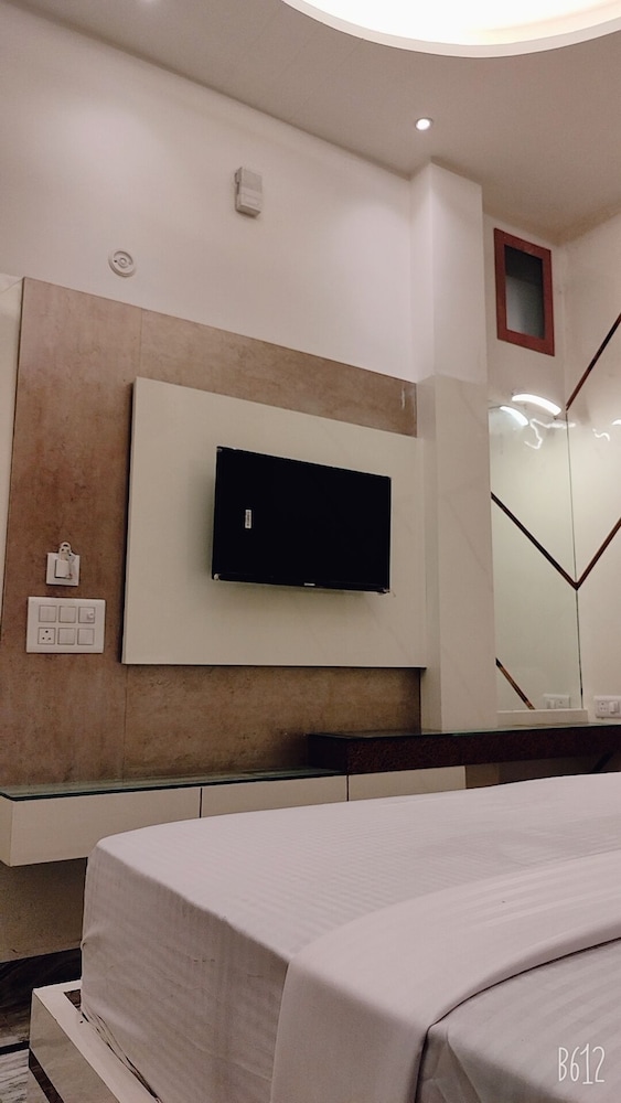 shraddha hotel