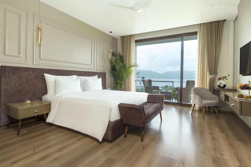 zana lake resort udaipur