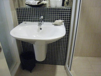 aphrodite inn bangkok