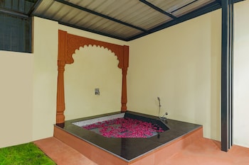 traavista aravali mahal