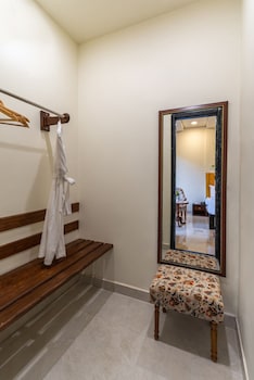 traavista aravali mahal