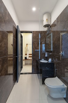 traavista aravali mahal