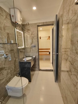 traavista aravali mahal