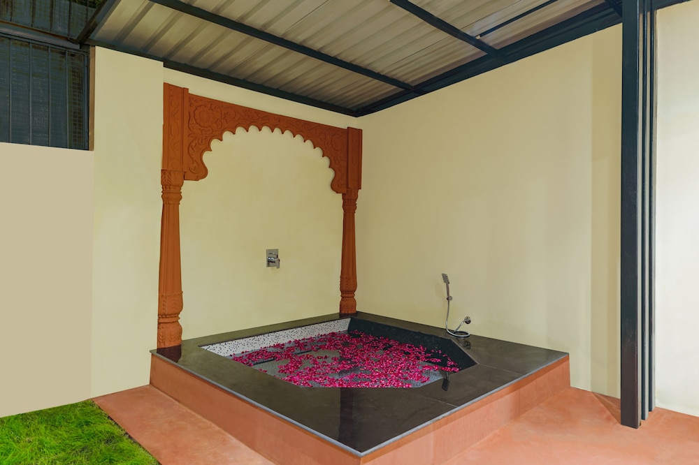 traavista aravali mahal