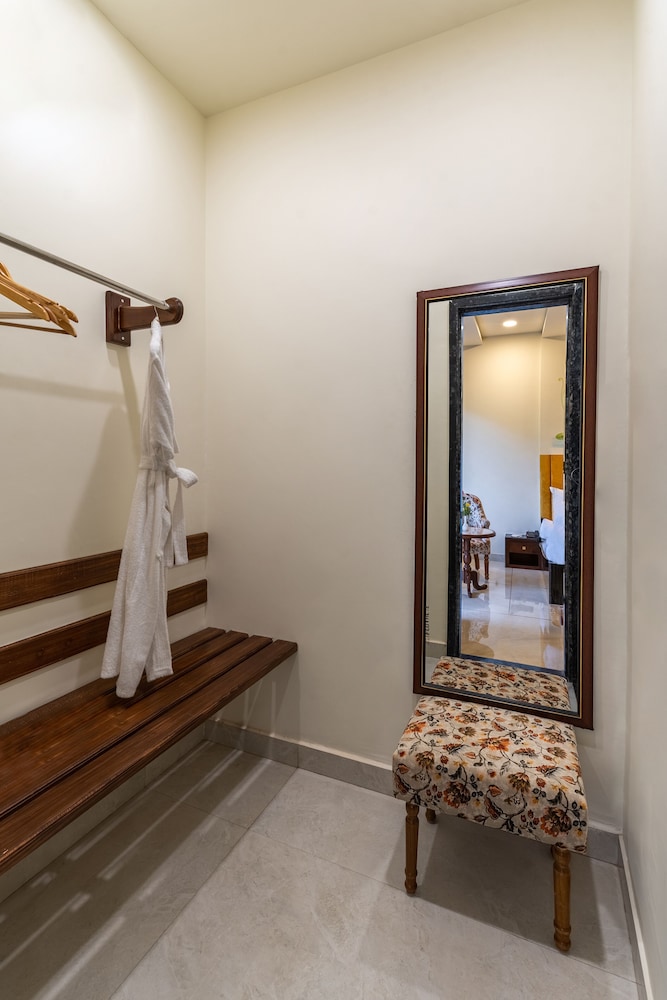 traavista aravali mahal