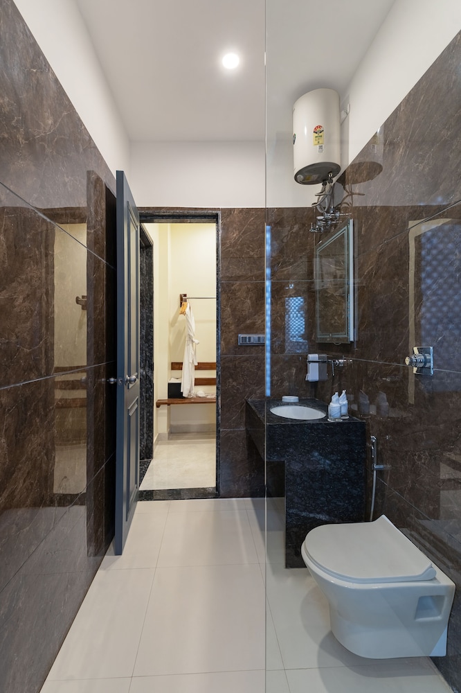 traavista aravali mahal