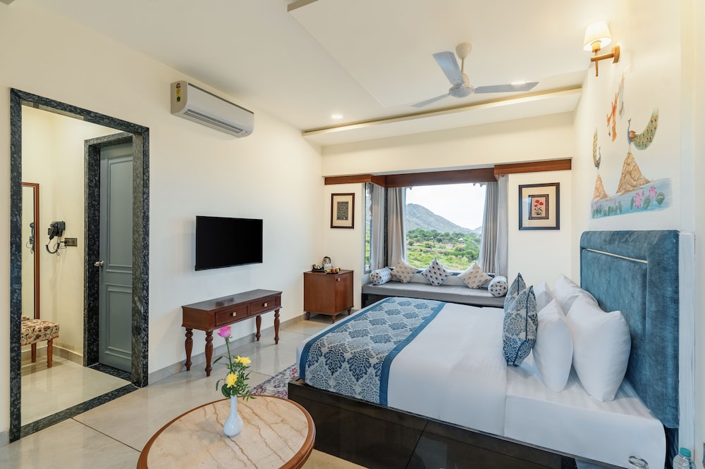 traavista aravali mahal