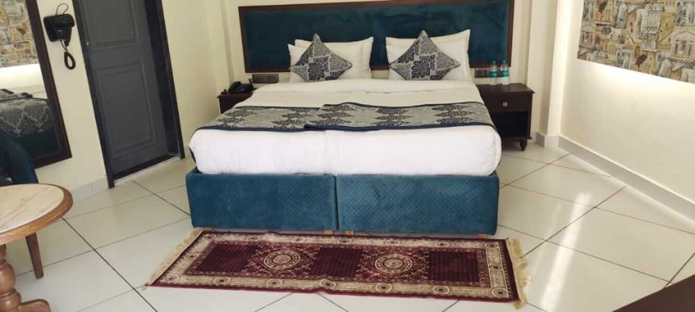 traavista aravali mahal