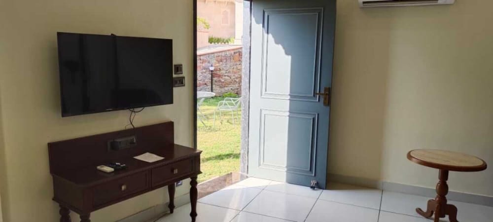 traavista aravali mahal