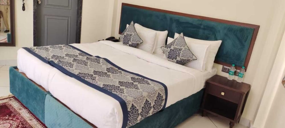 traavista aravali mahal