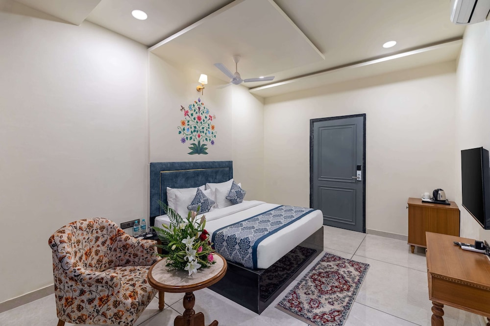 traavista aravali mahal