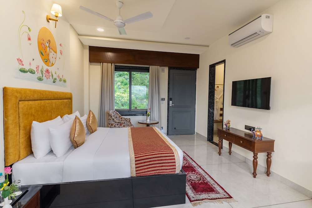 traavista aravali mahal