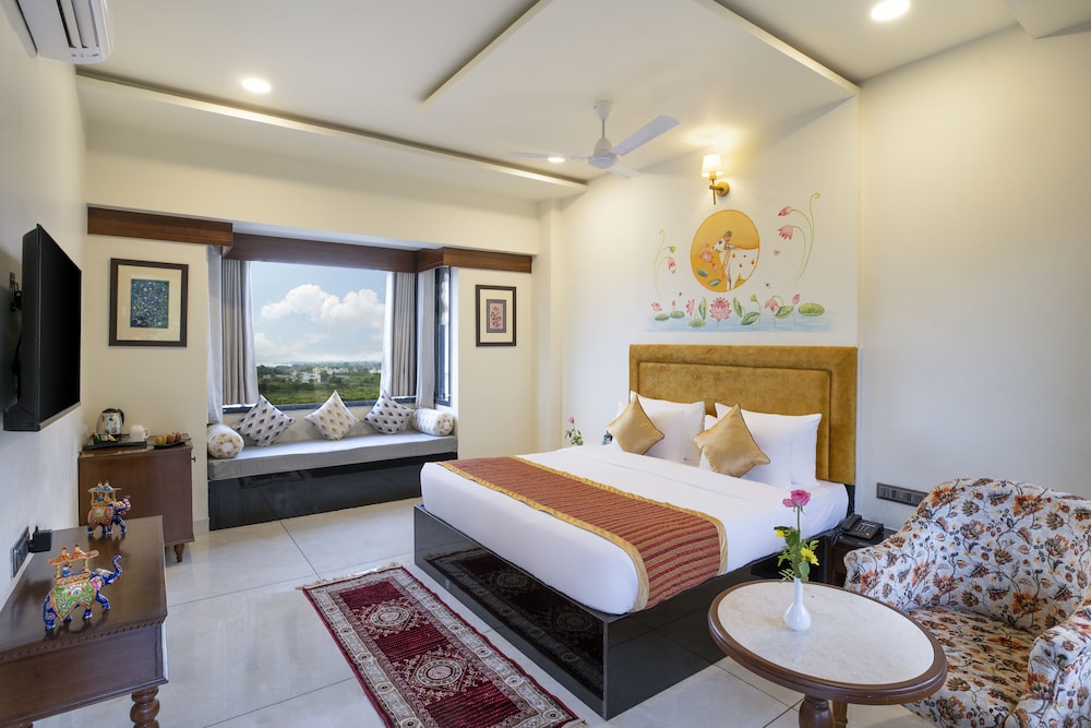 traavista aravali mahal