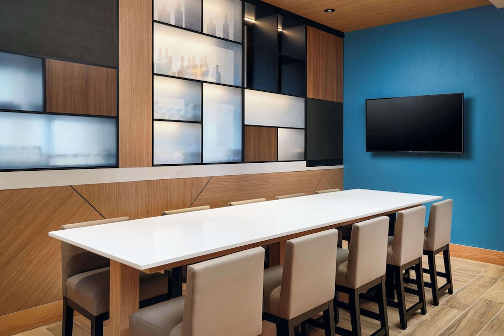 hyatt place melbourne airport