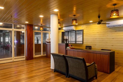 palm tree heritage beach resort