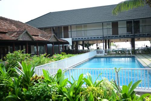 palm tree heritage beach resort